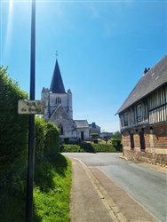 La rue du Bourg - Saint-Jean-de-la-Neuville